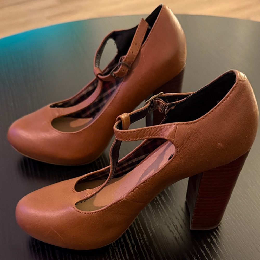 Crown Vintage- Tan T-Strap Heels - Picture 2 of 7